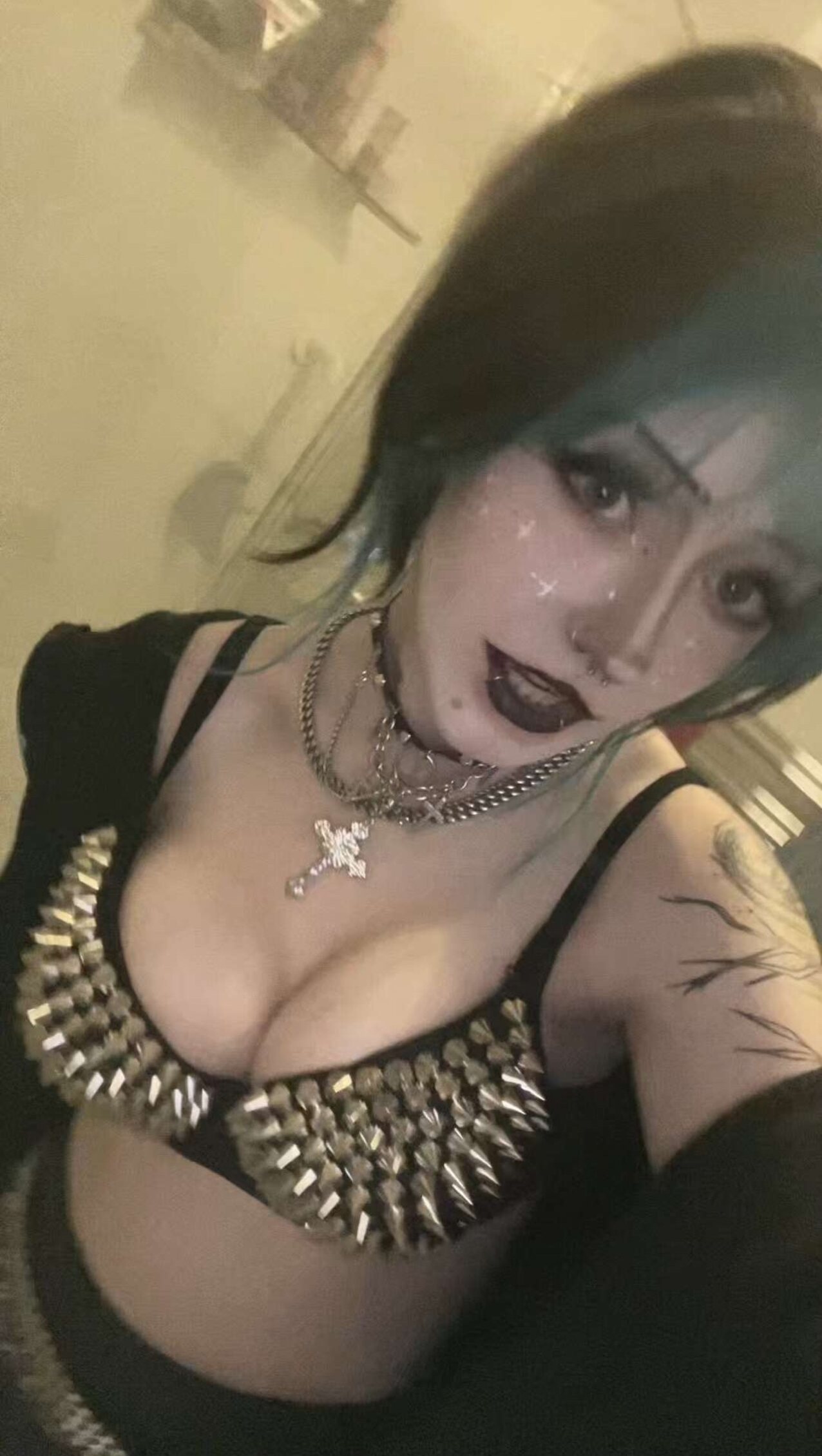 goth dyed hair sexy