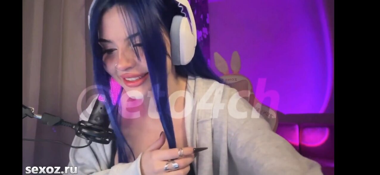cam girl tits blue hair