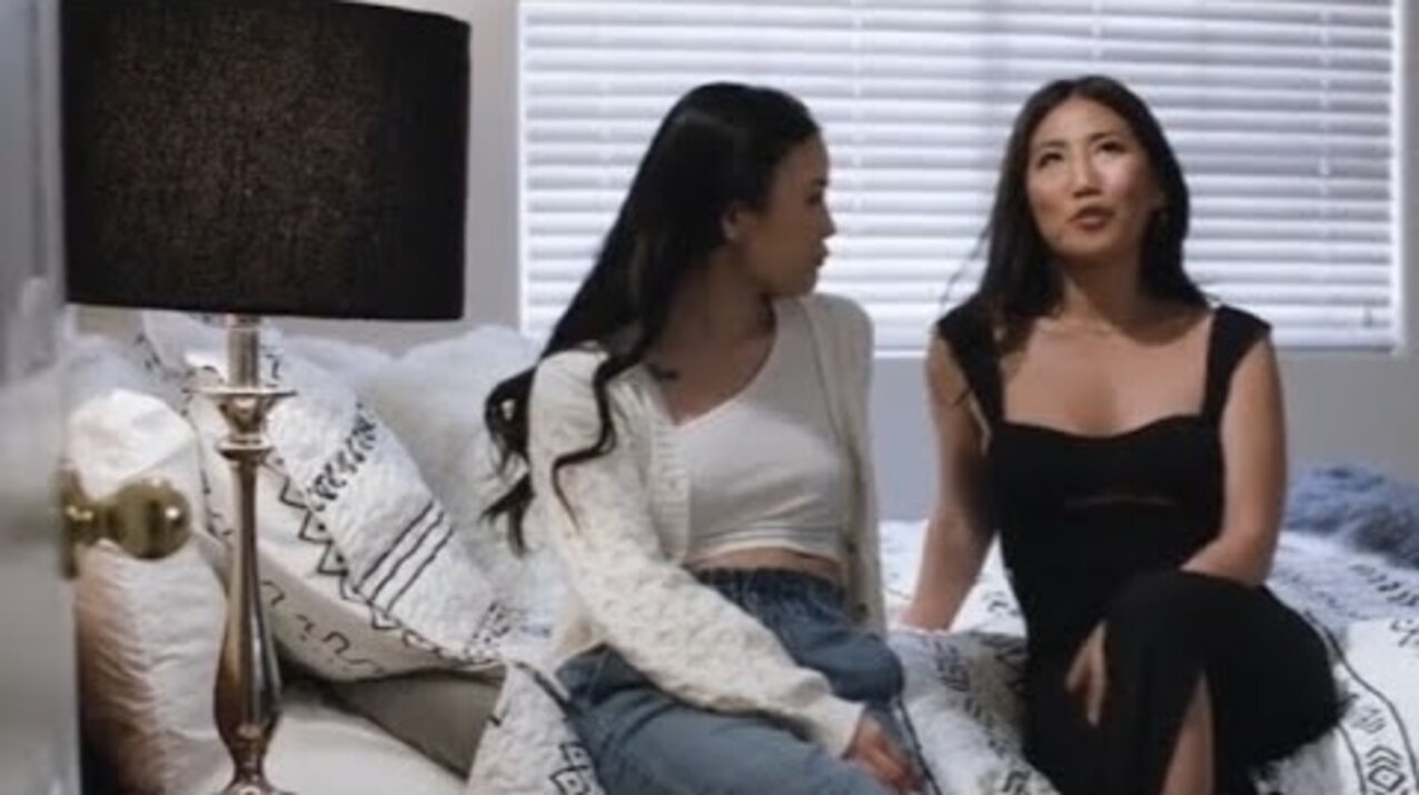 lesbian bed kissing