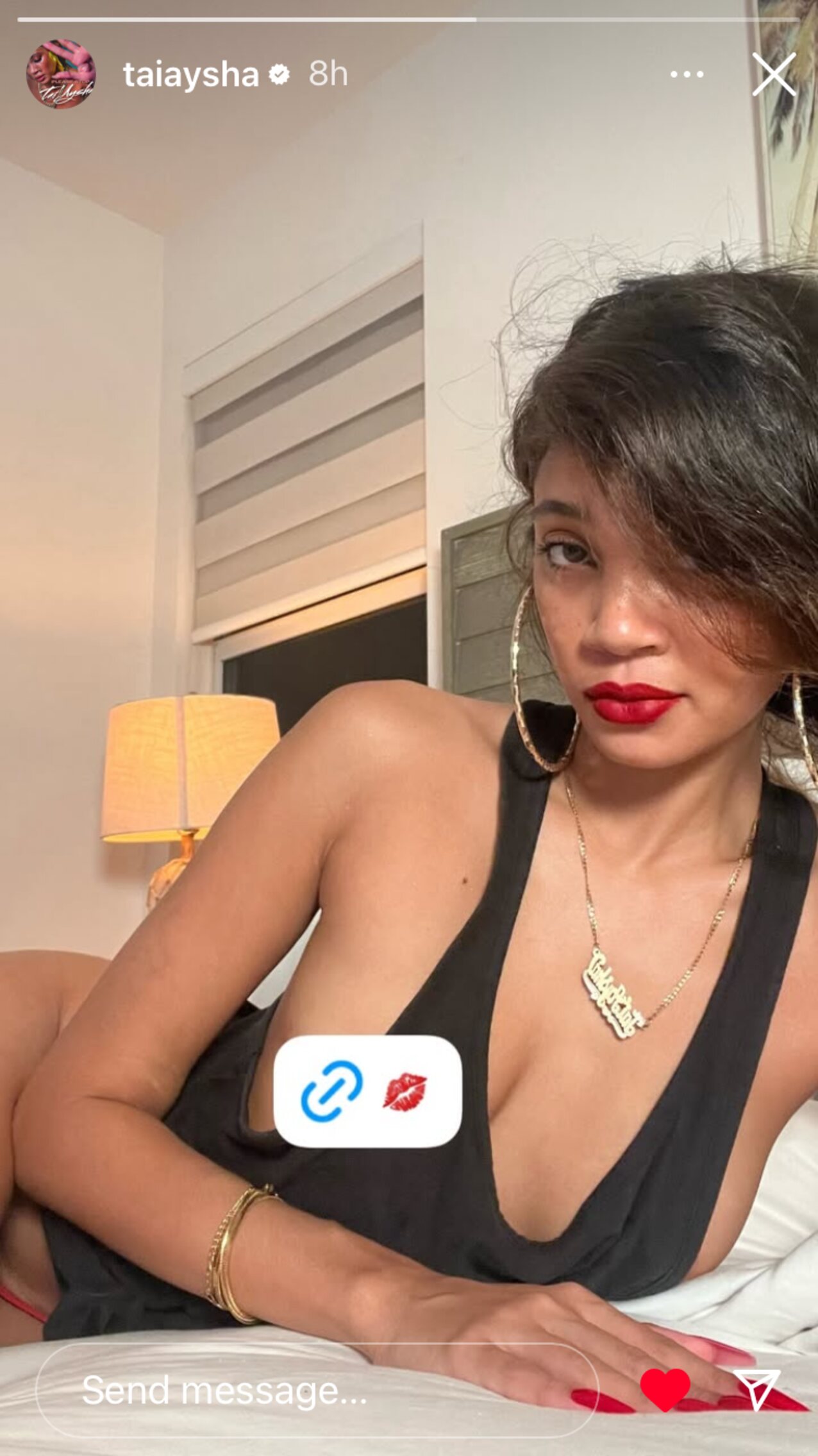taiaysha brunette babe