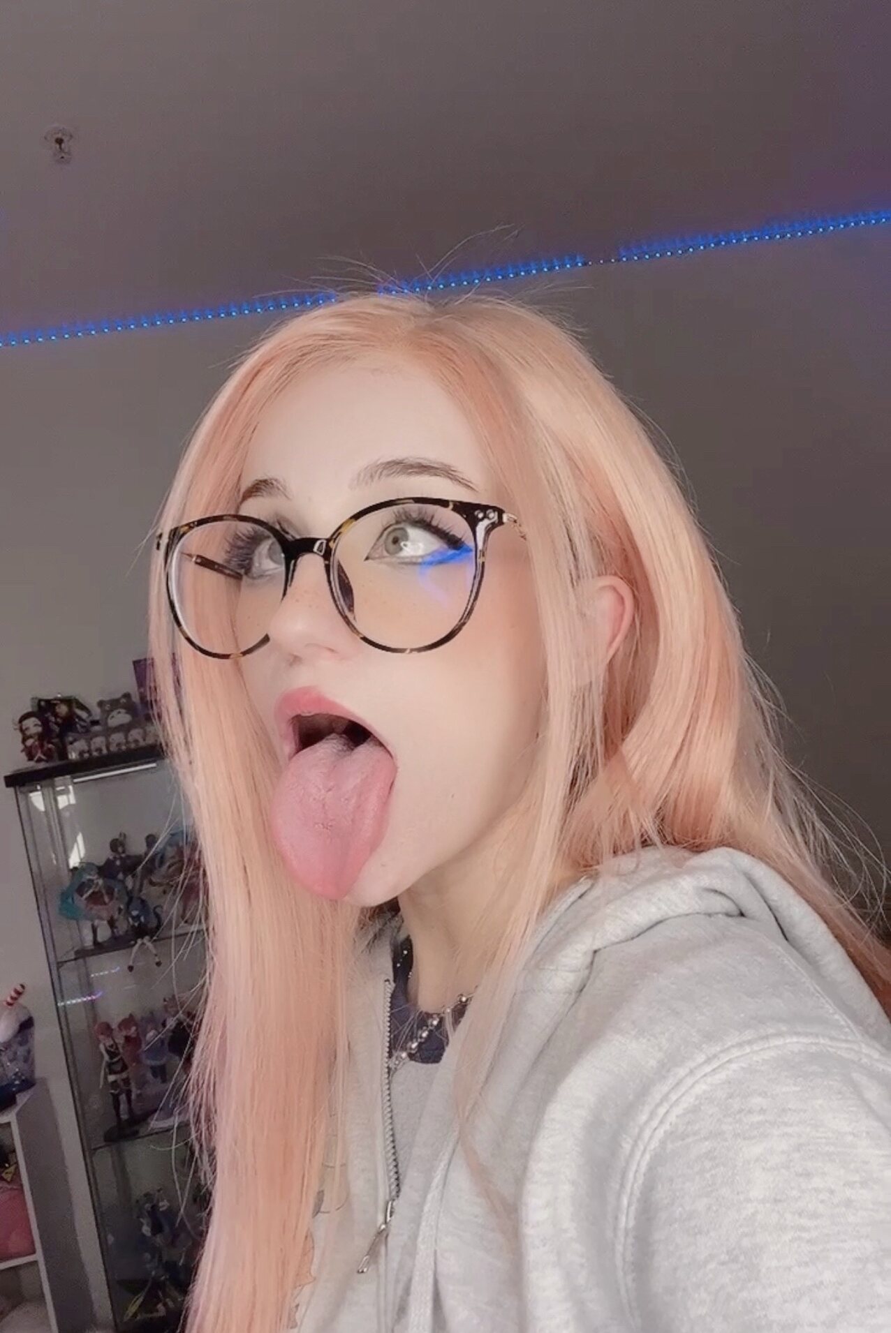 glasses camgirl ahegao