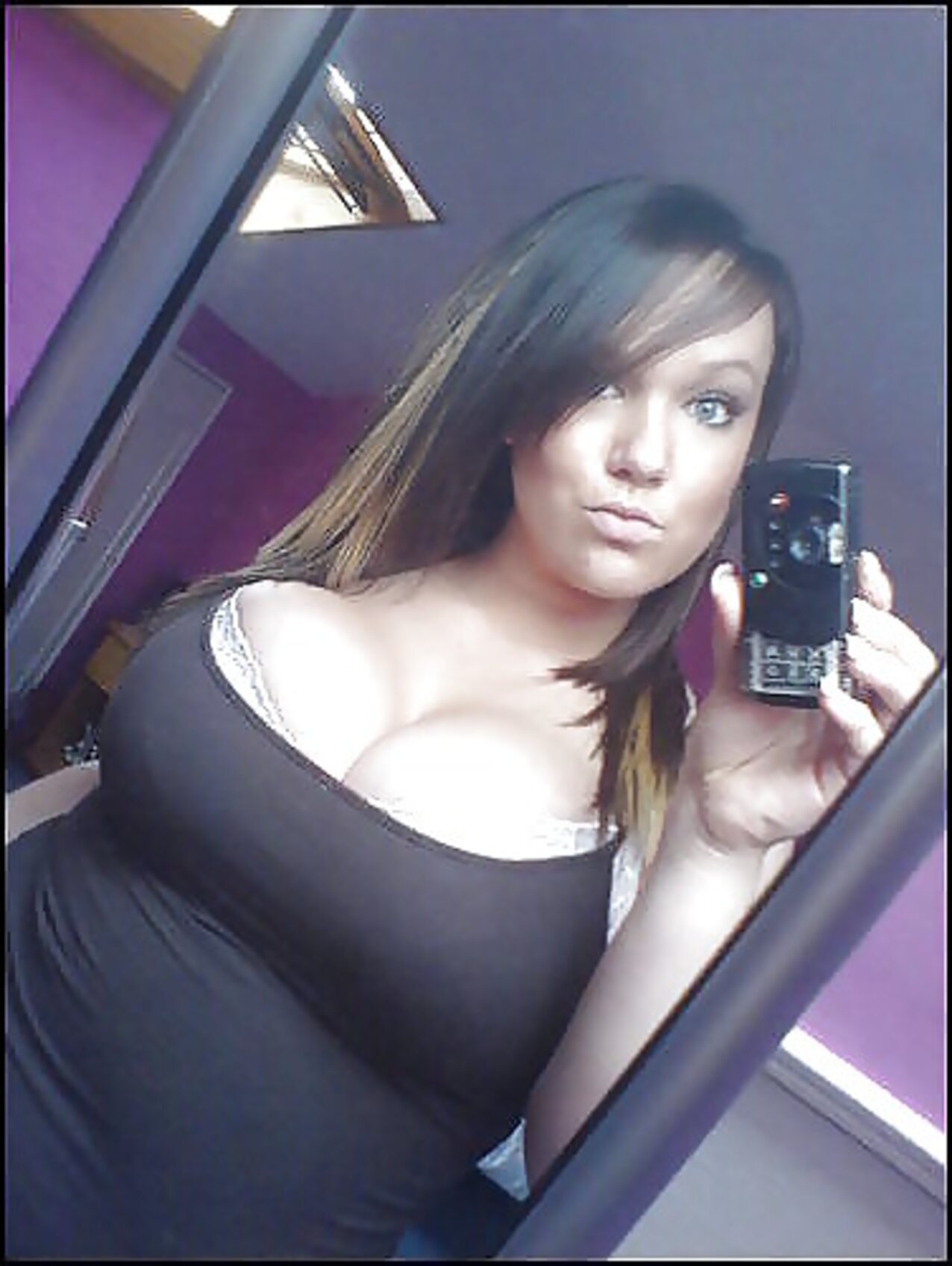 mirror selfie busty