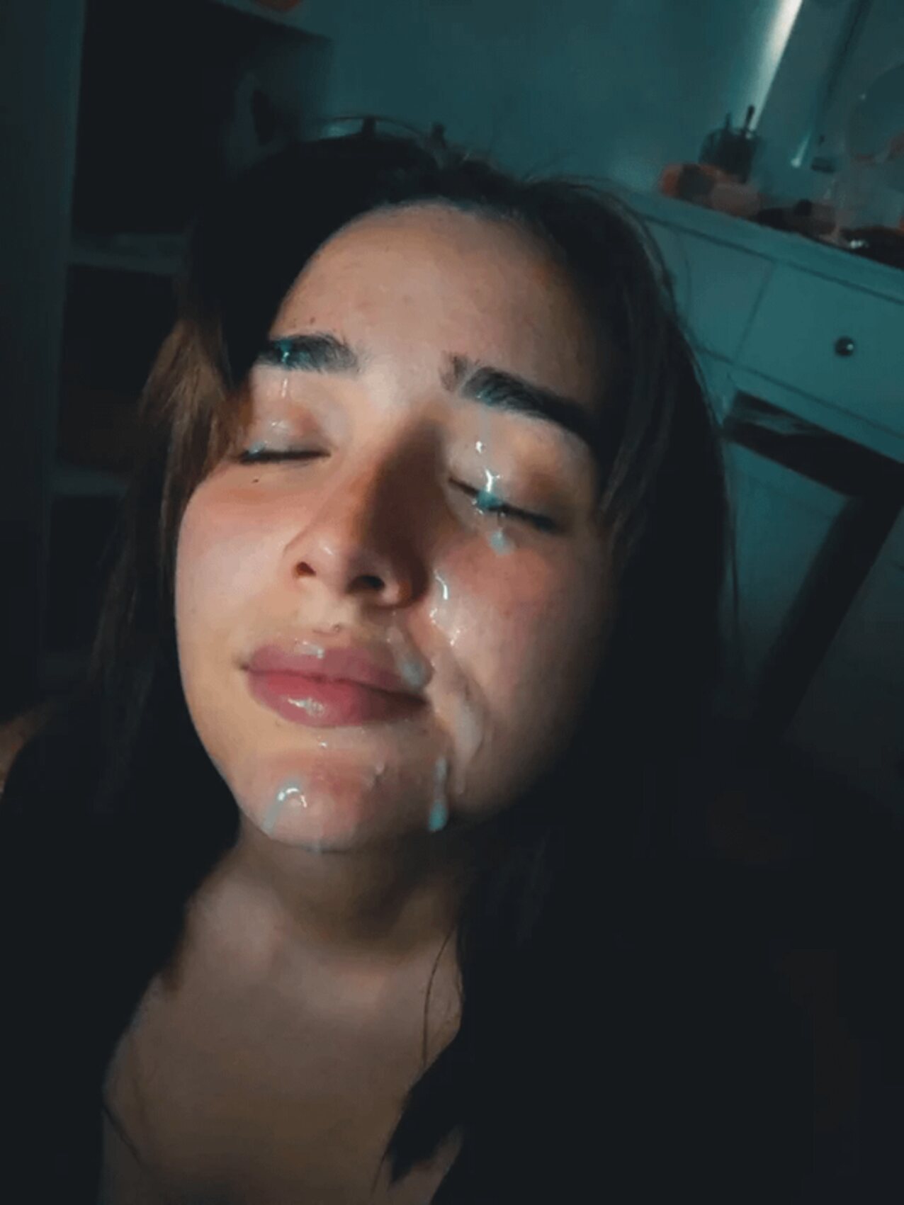 cumshot facial brunette
