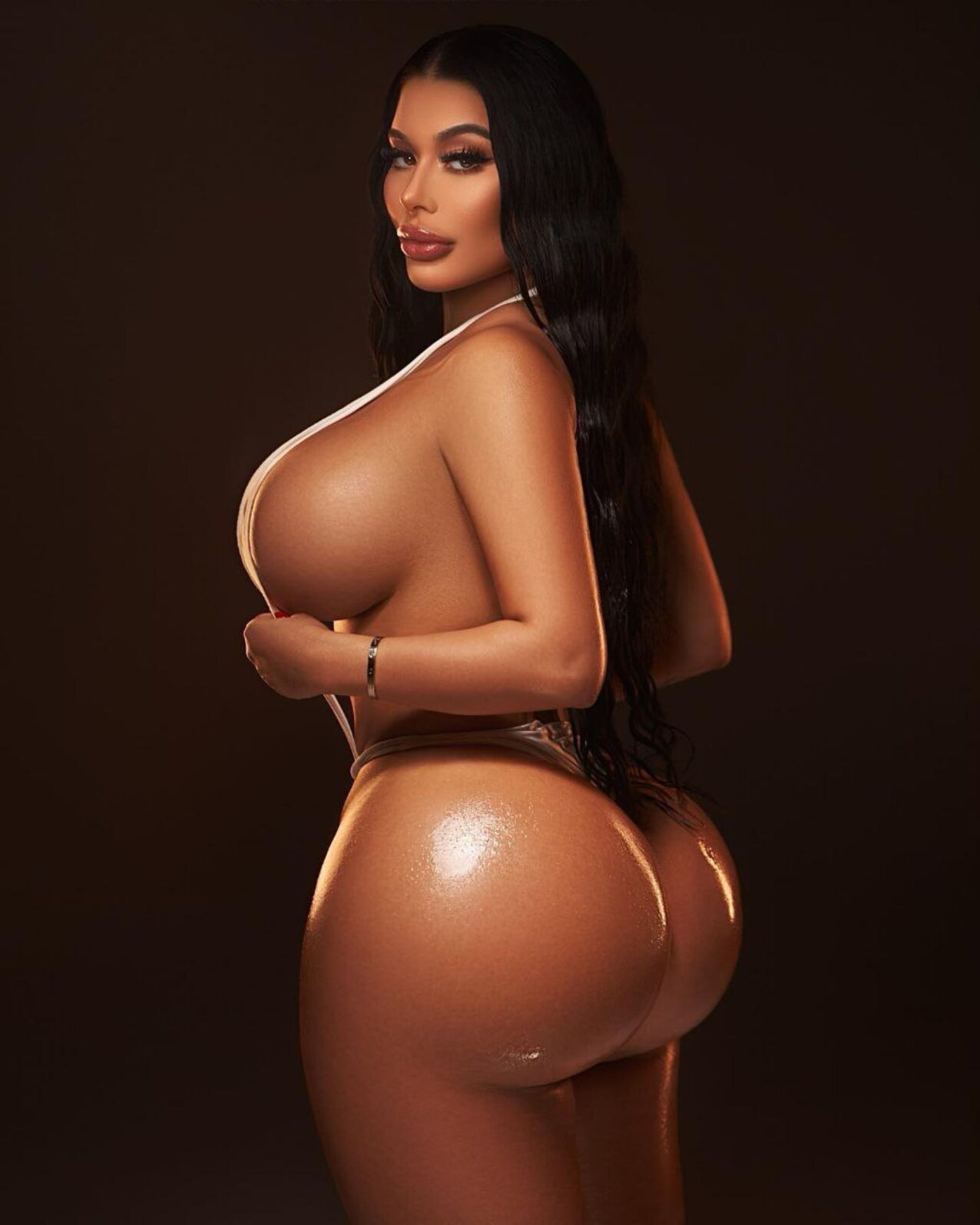 bimbo instagram fake ass