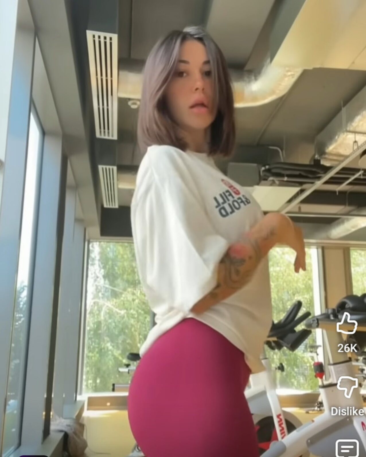 cam girl brunette dancing