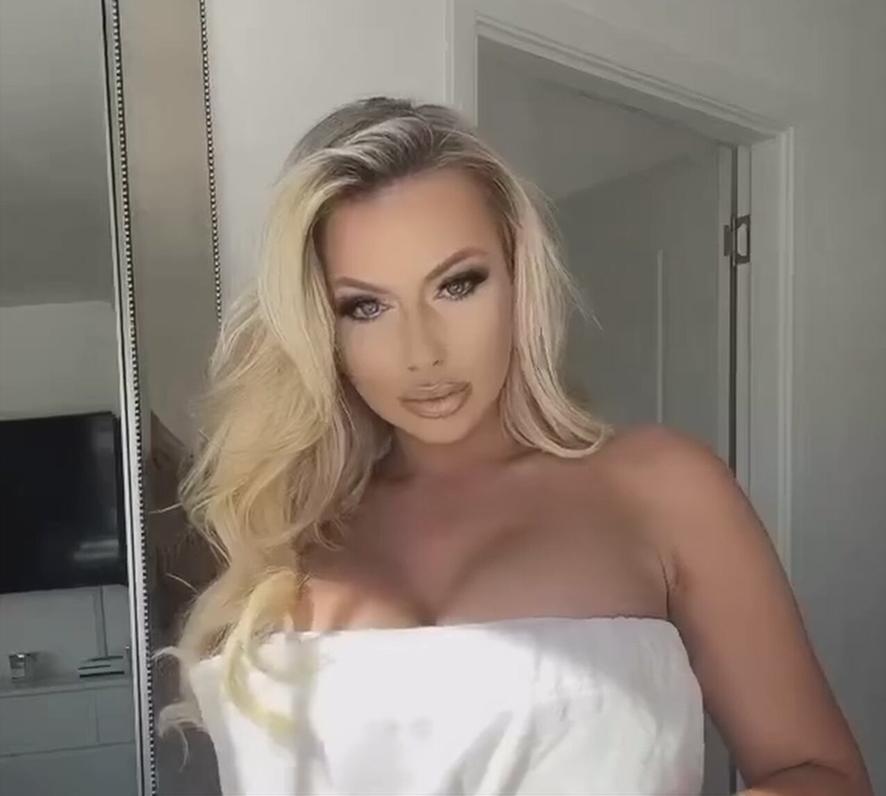 blonde milf hot