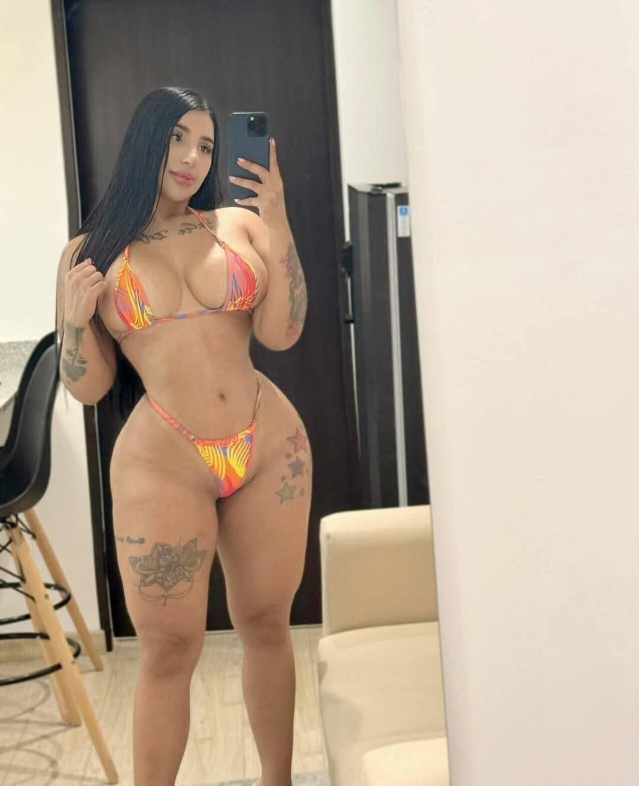 culona nalgona tatuada