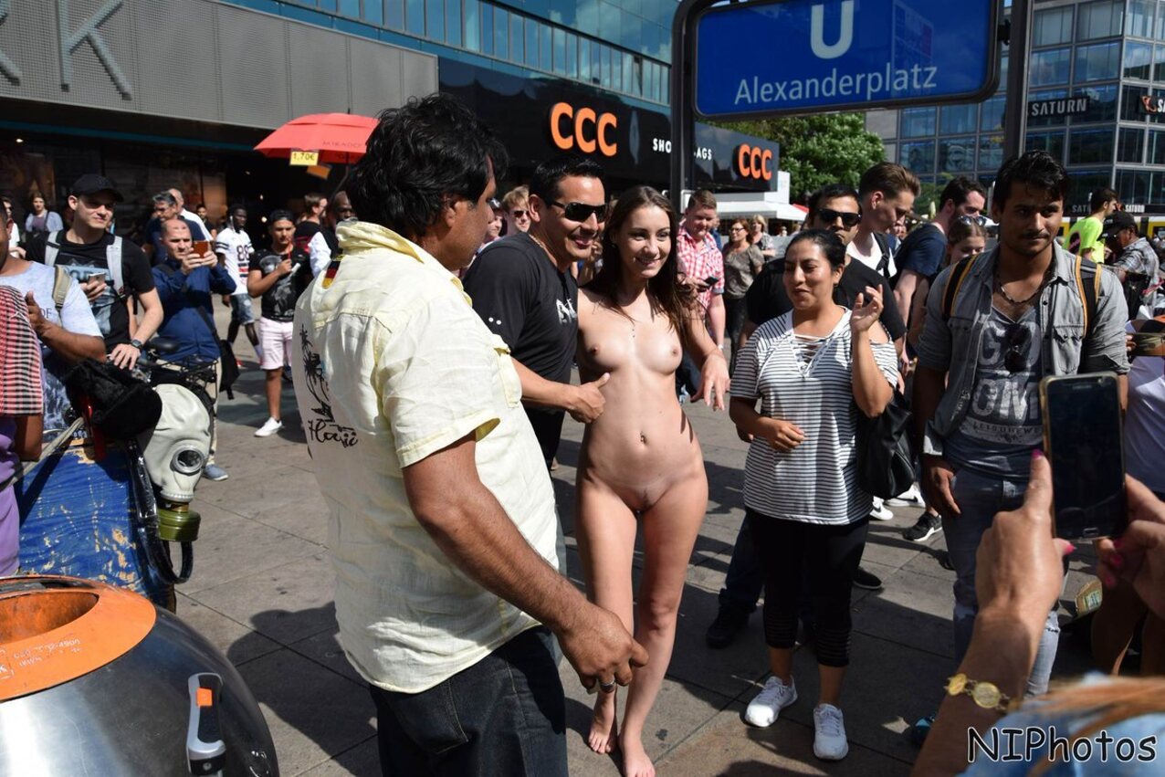 nude in public exhibitionism cmnf