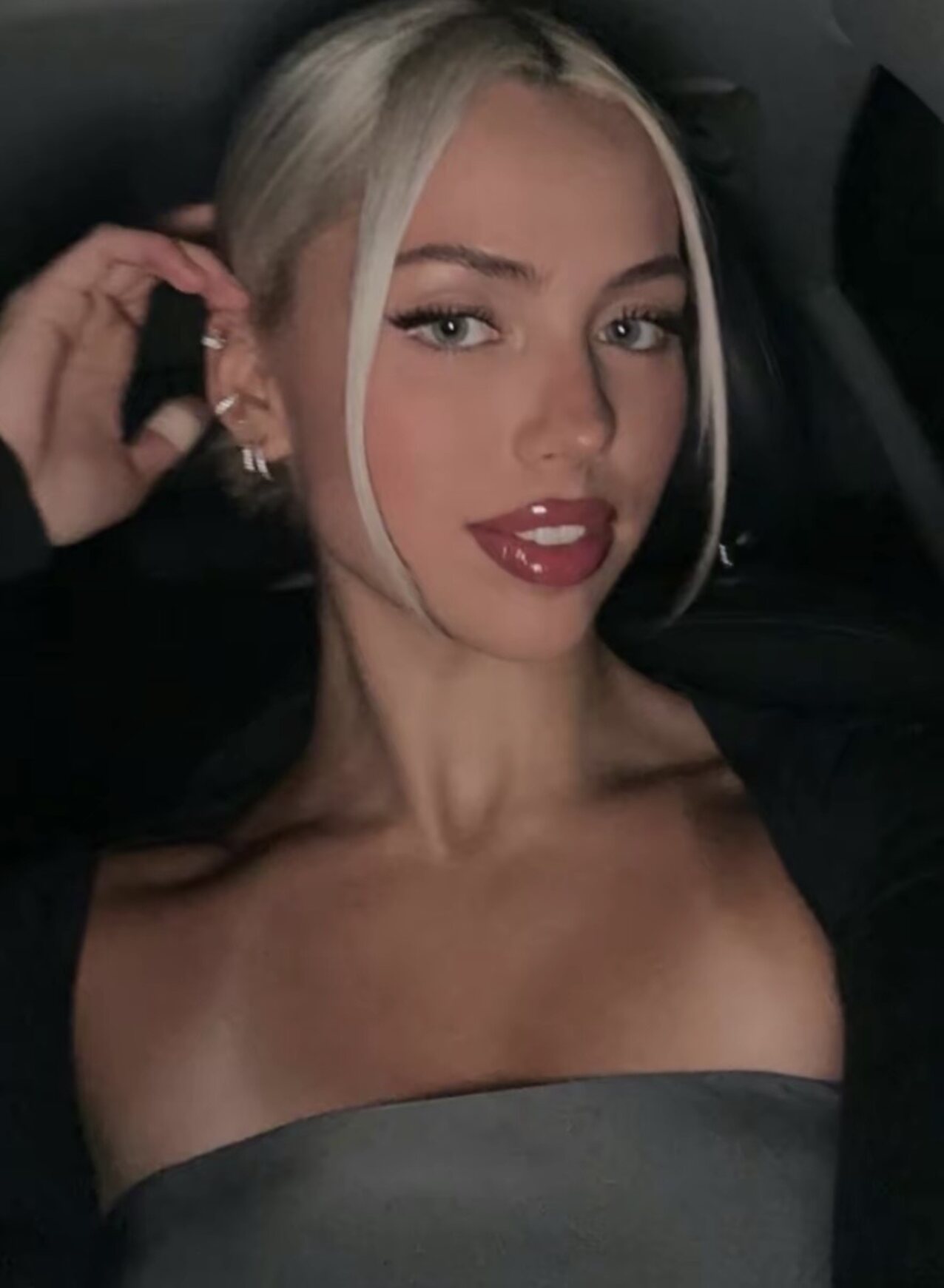 tiktok blonde hot