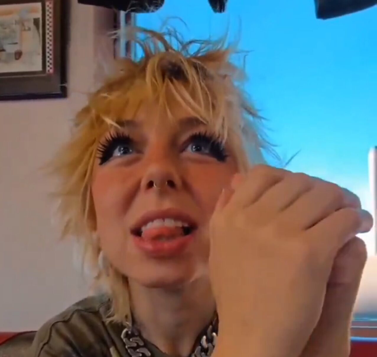 camgirl onlyfans blonde