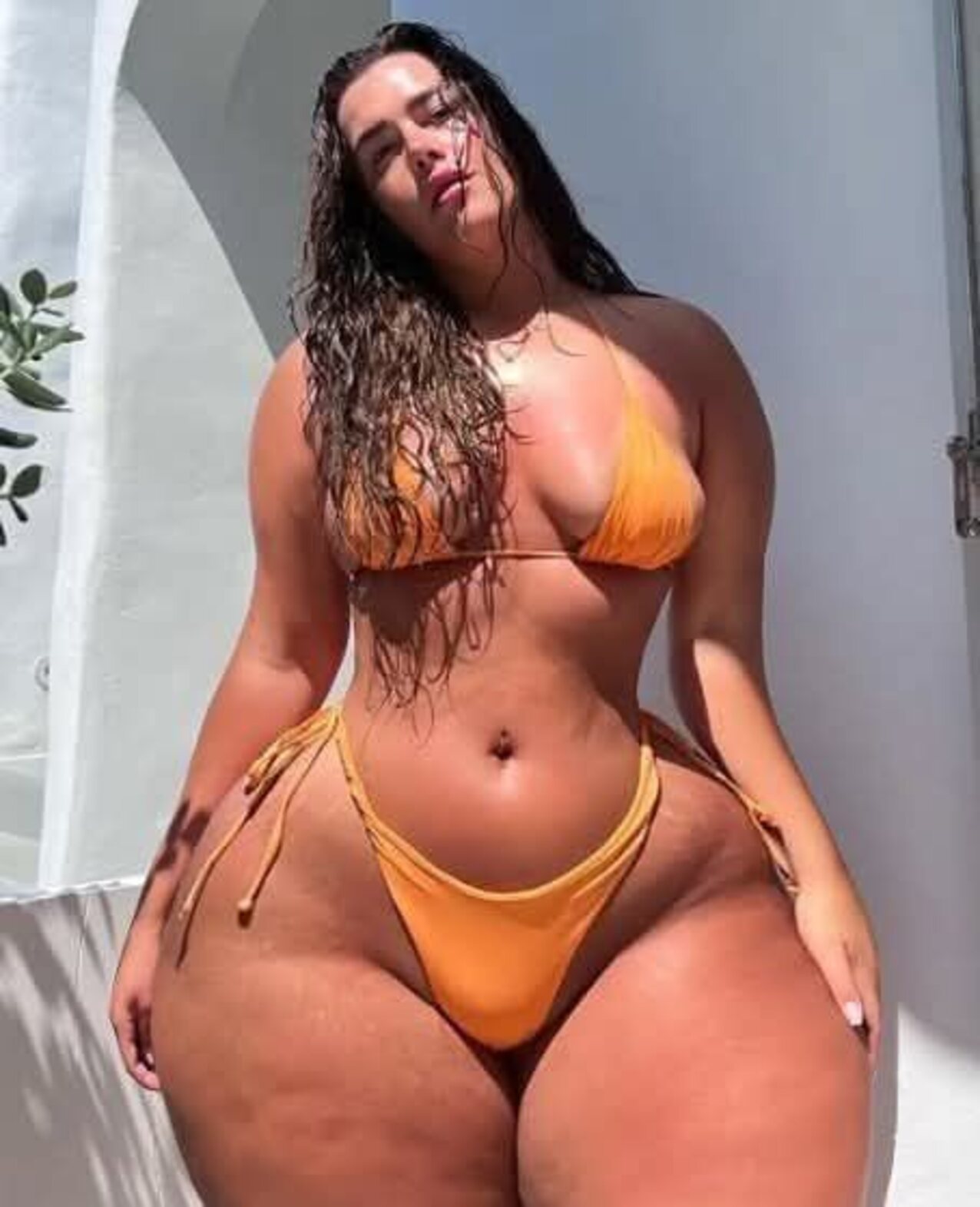 curvy wide hips hourglass