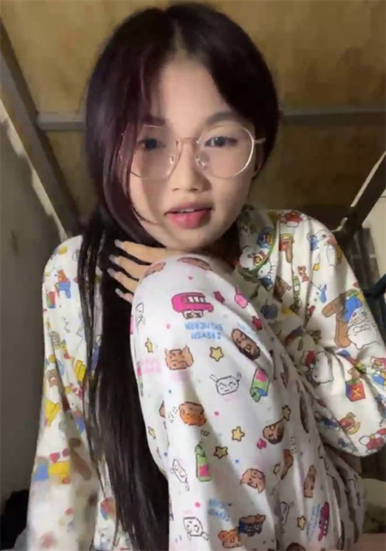 amateur asian masturbating