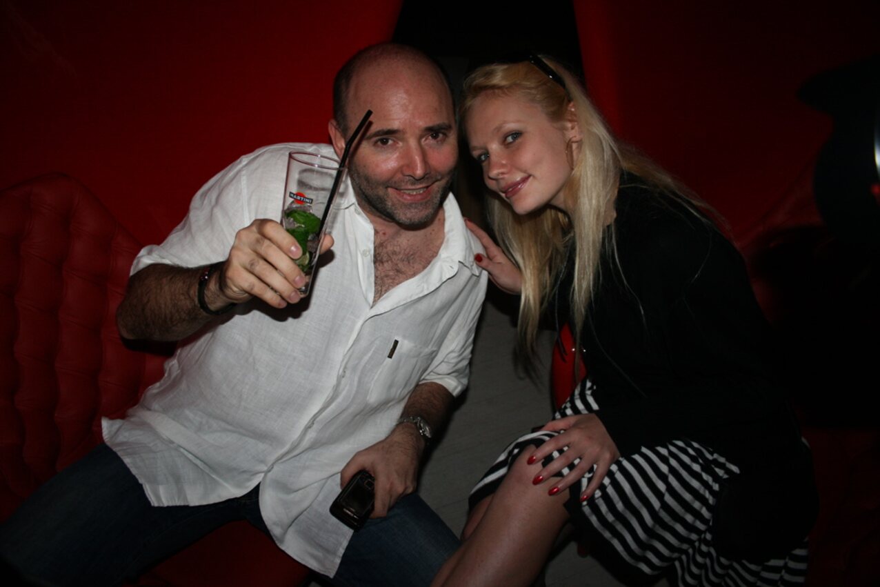 blonde cocktail selfie