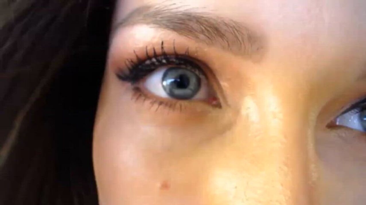camgirl blue eyes masturbate