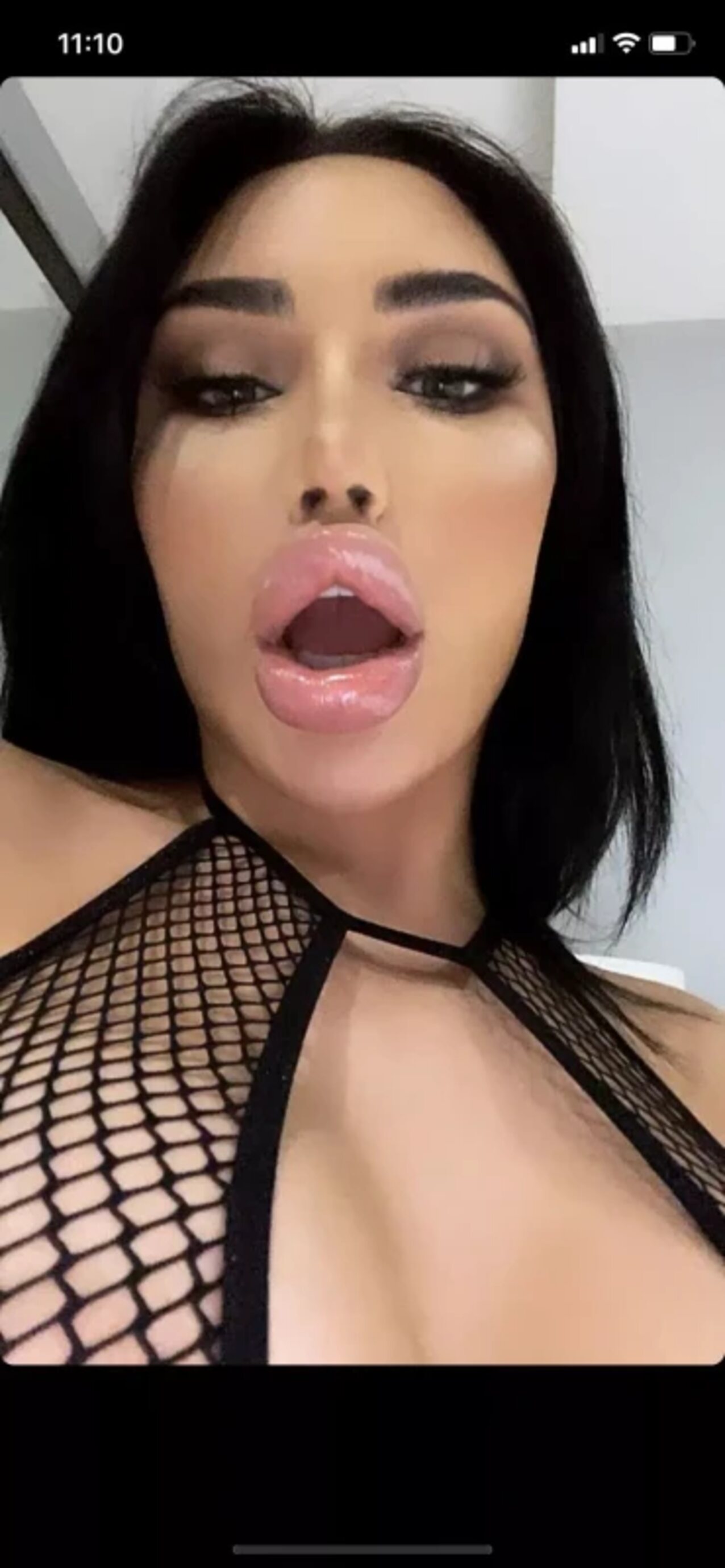 bimbo brunette big lips