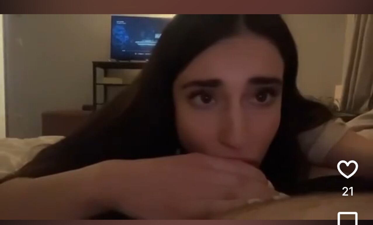 blowjob brunette bed