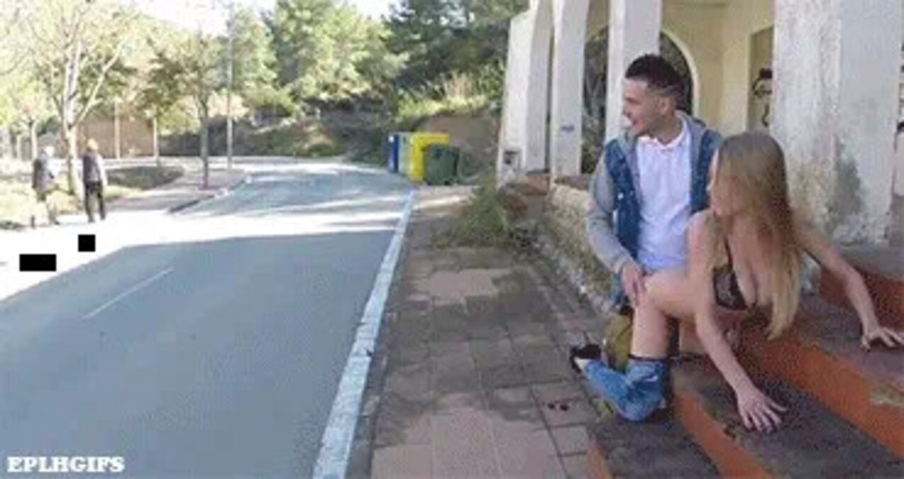 bigtits blonde public