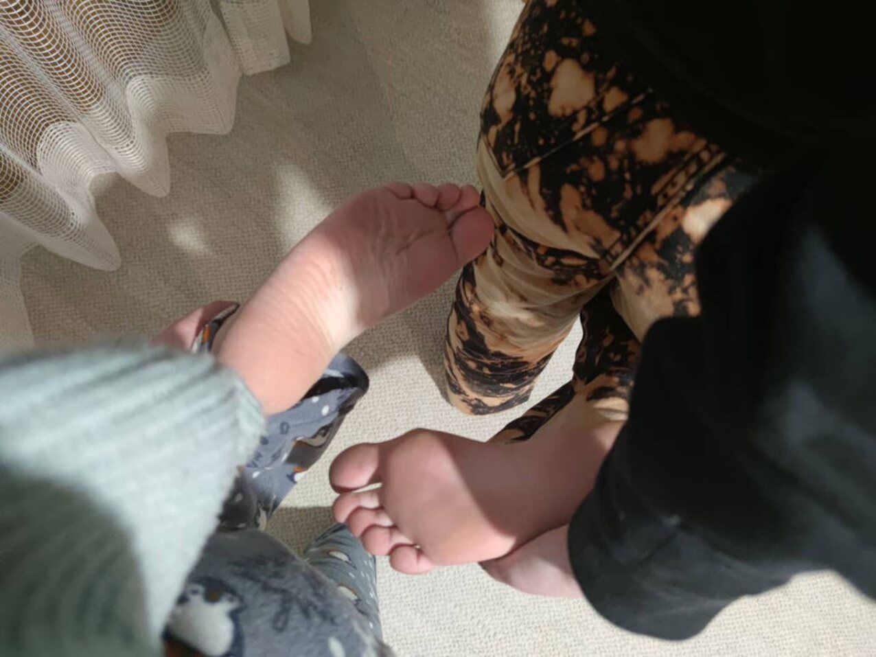 feet soles toes