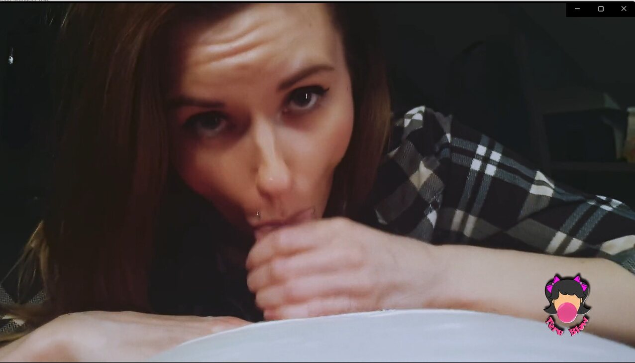 brunette blowjob swallow