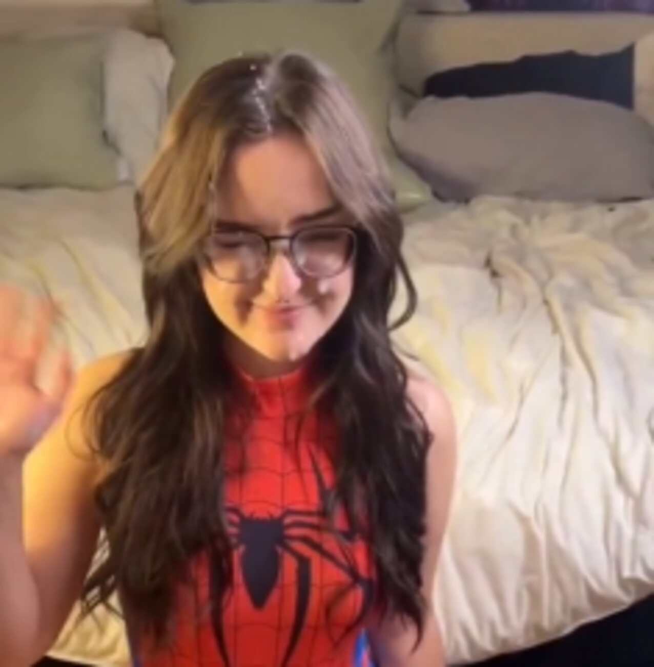 facial brunette white girl
