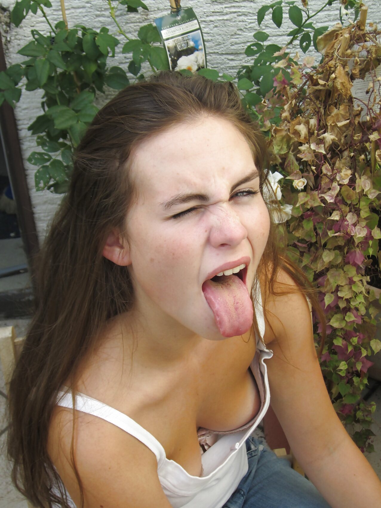 downblouse teen nipslip