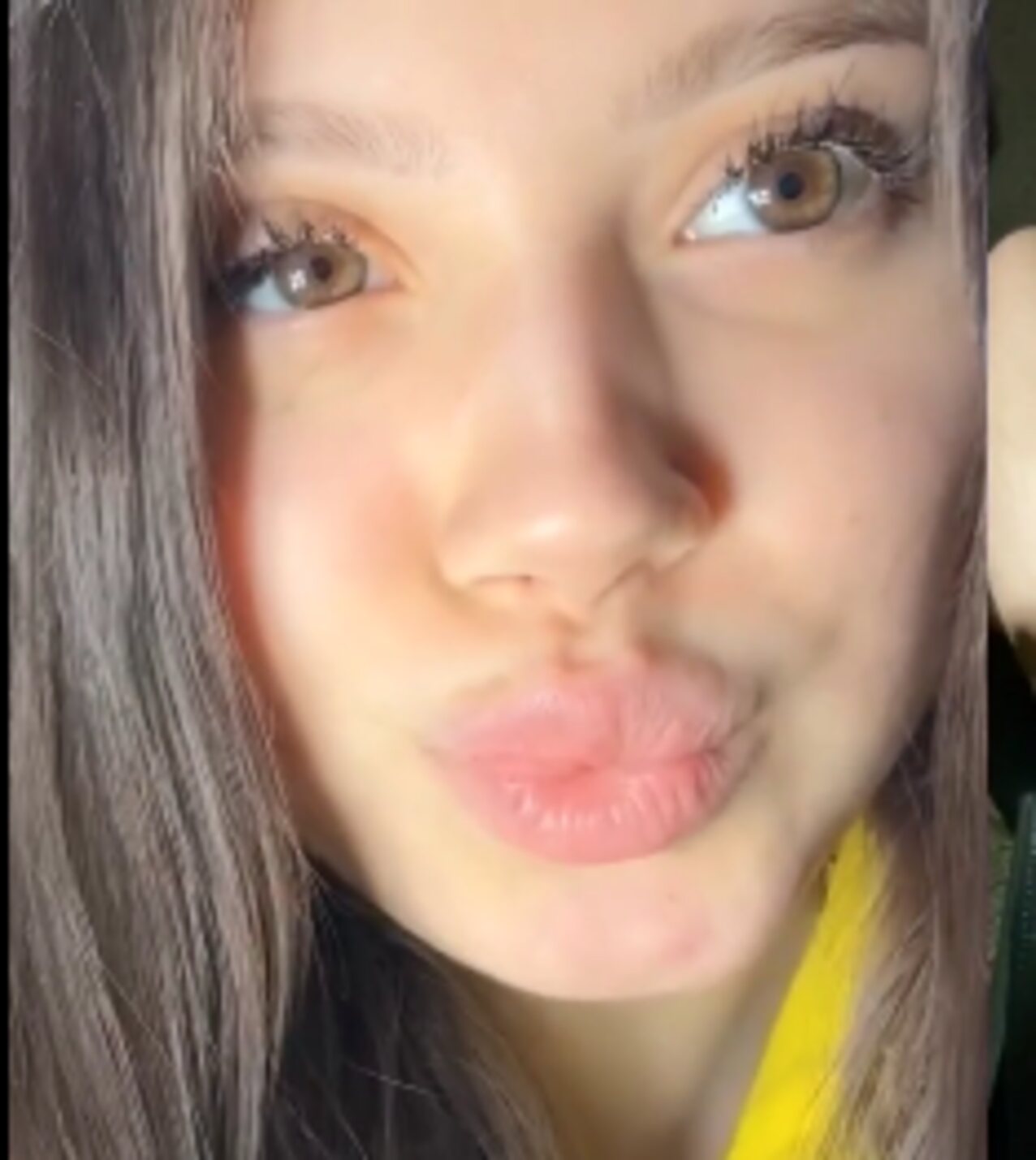 lips eyes green
