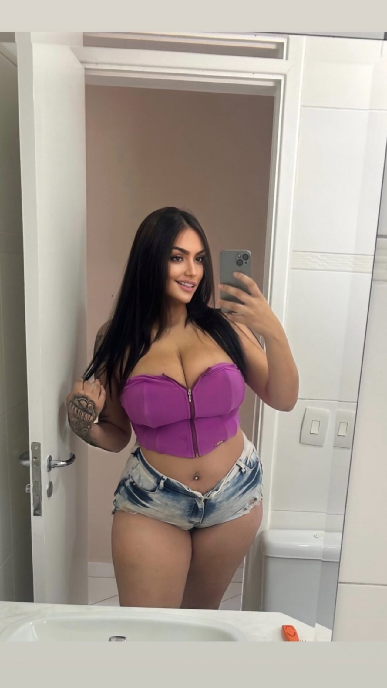 brazilian brazil brunette