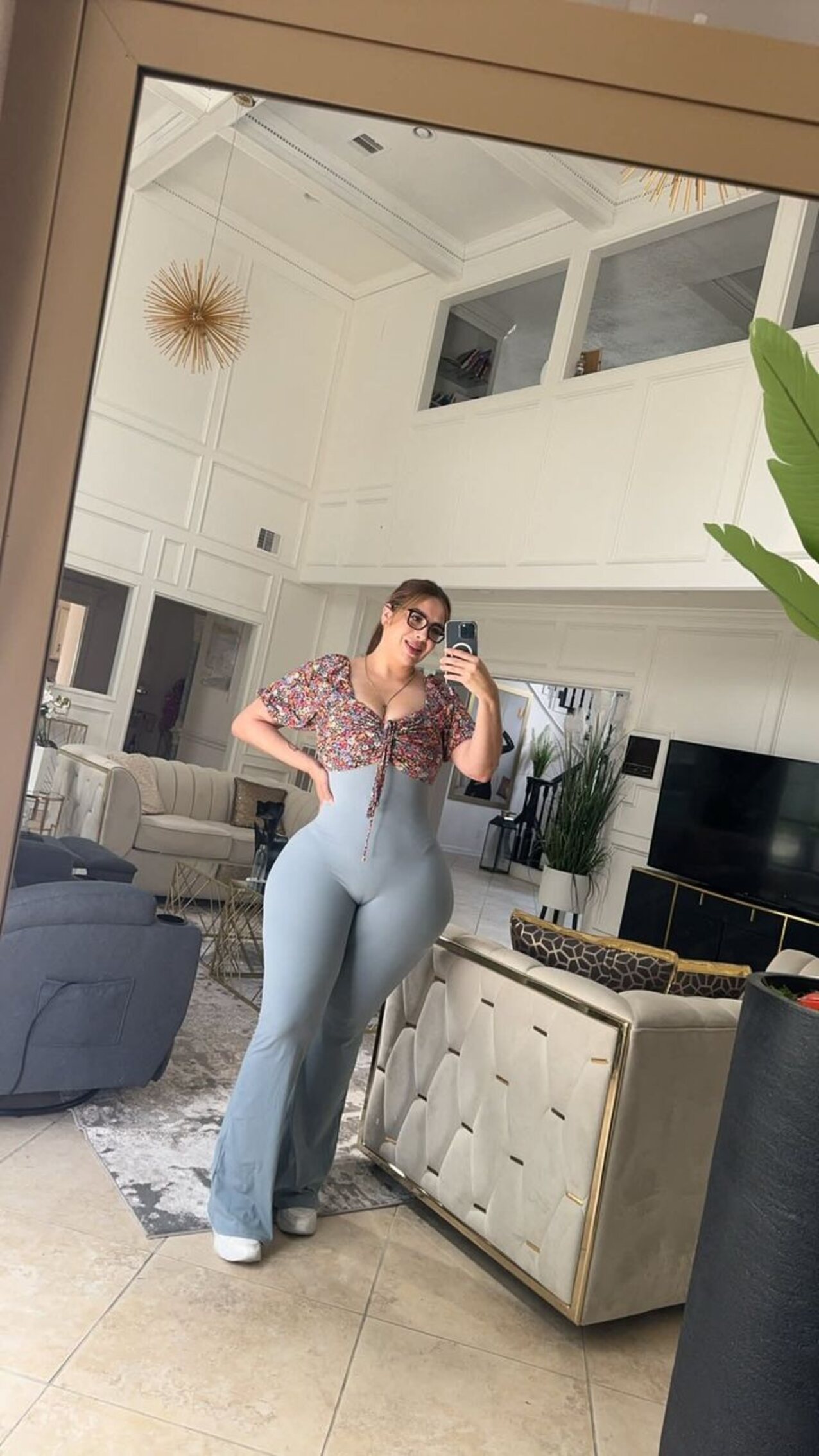 big ass selfie wide hips