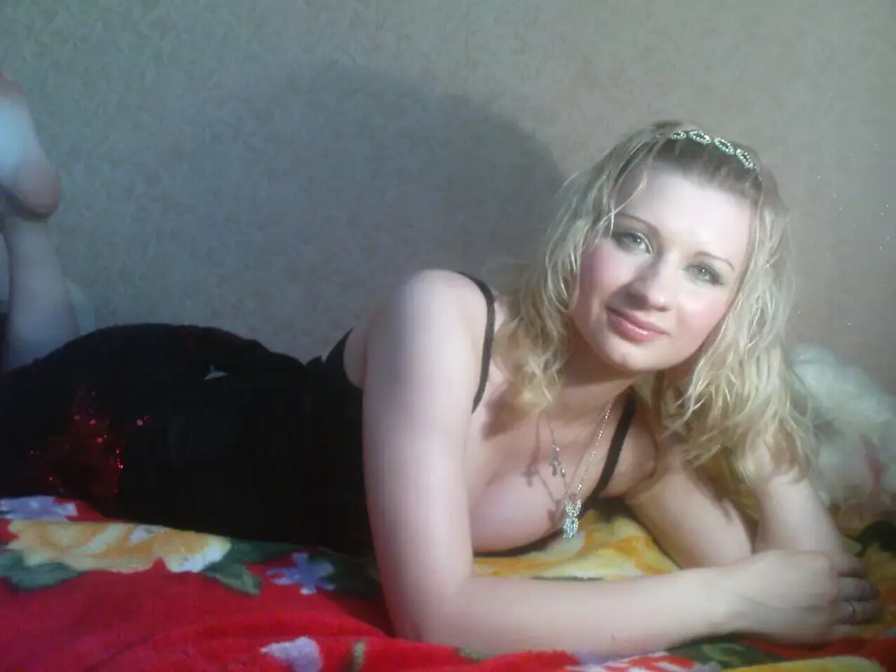mature amateur on bed