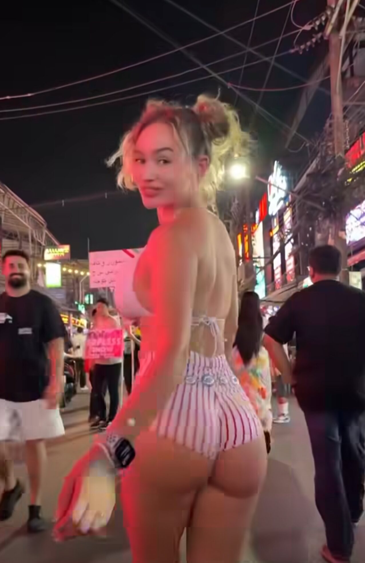 camgirl blonde ass