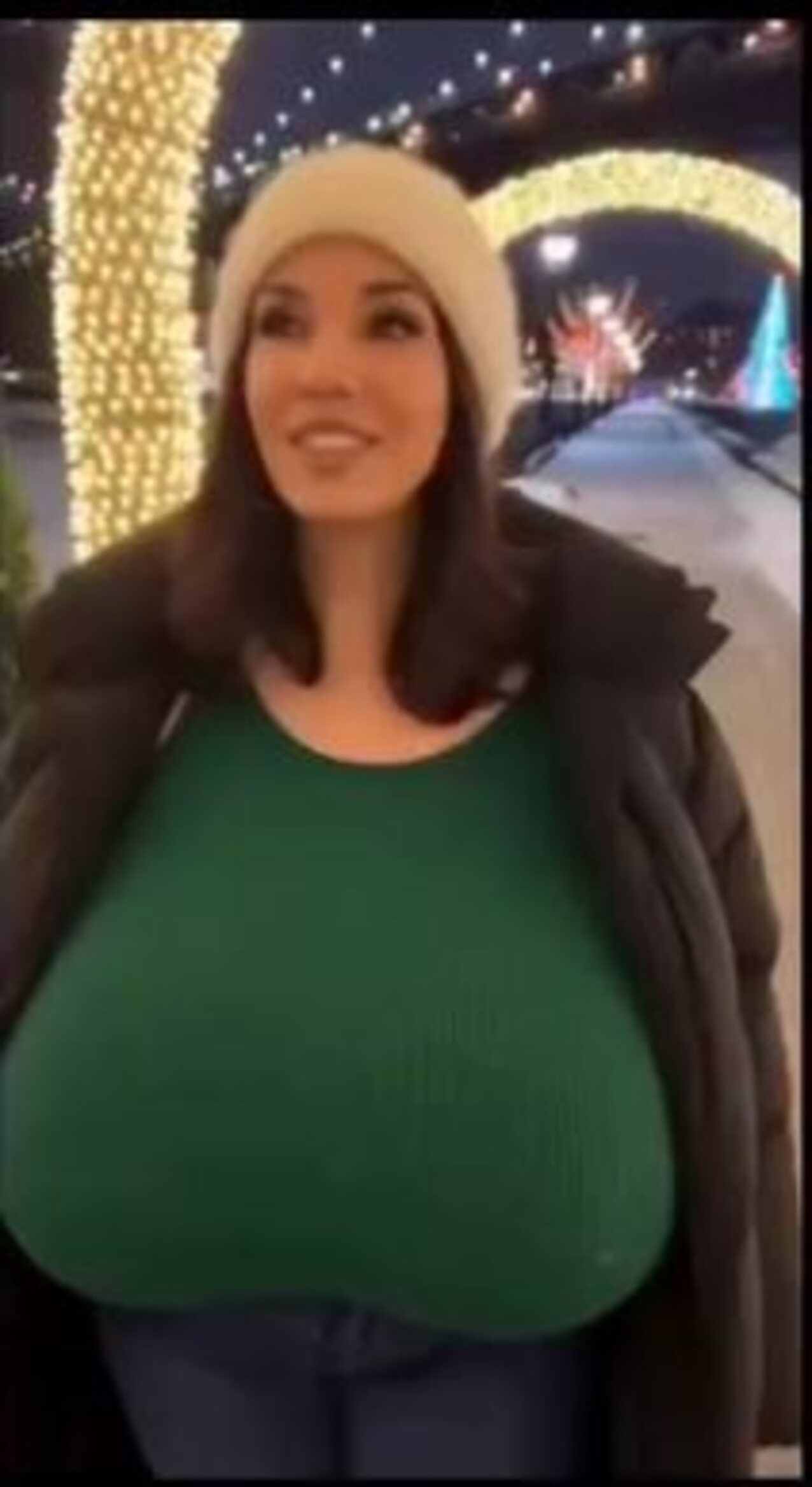 gigaboobas bigtits bigboobs