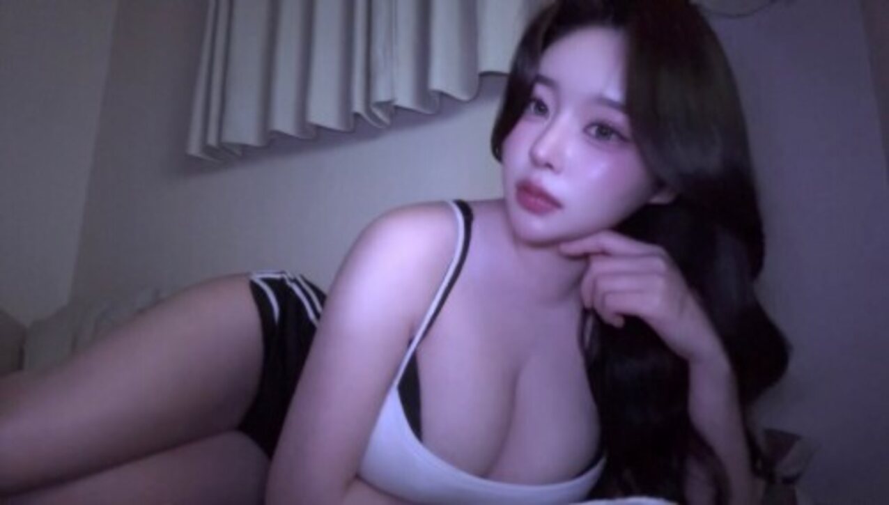 amateur streamer model