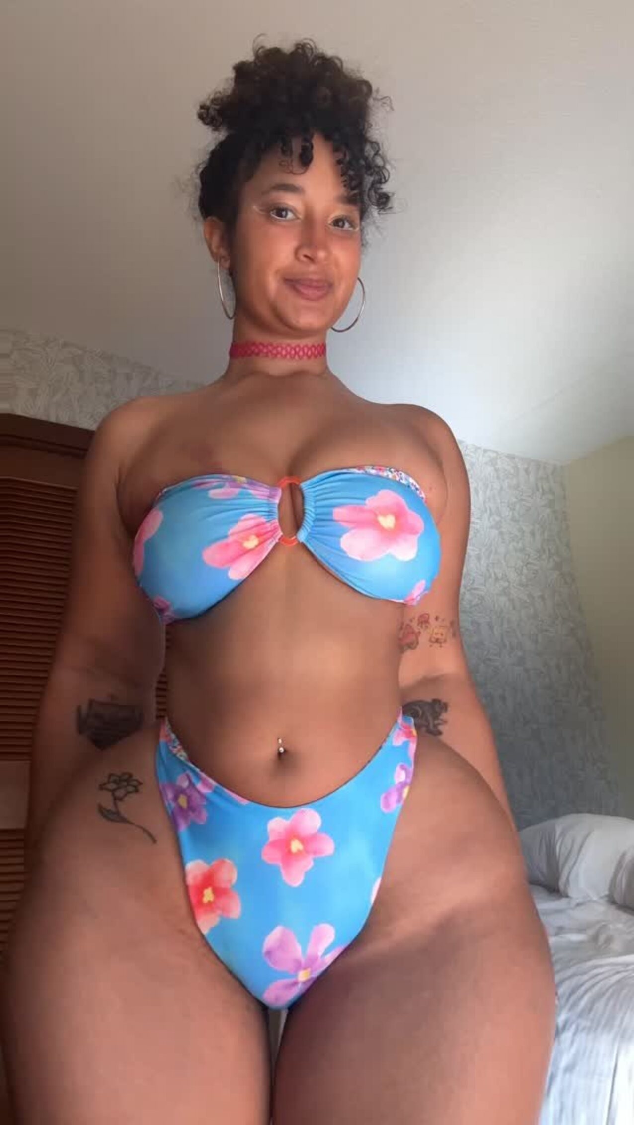 curvy latina ebony