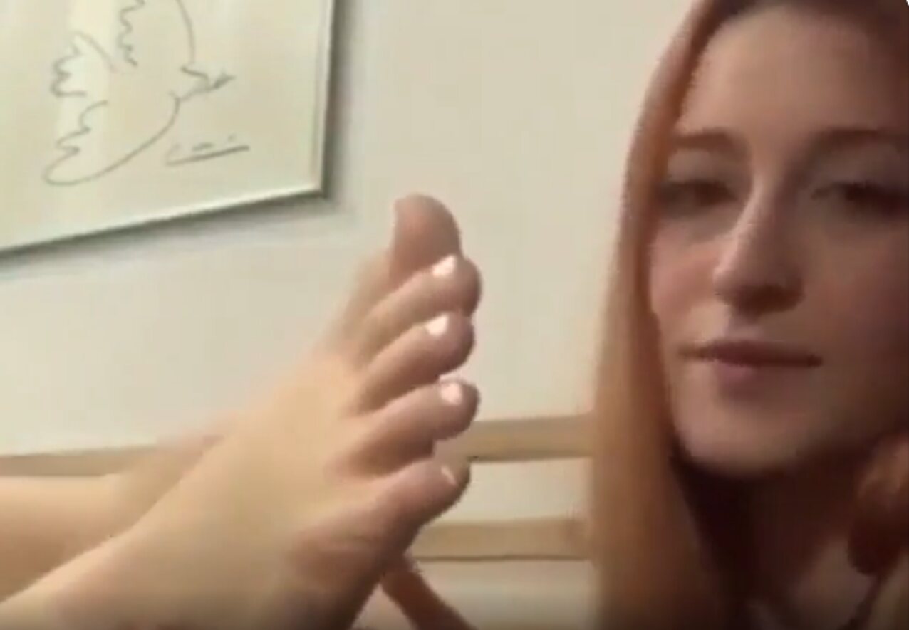 redhead feet smell