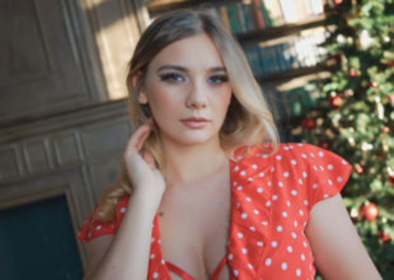 sexy hot busty
