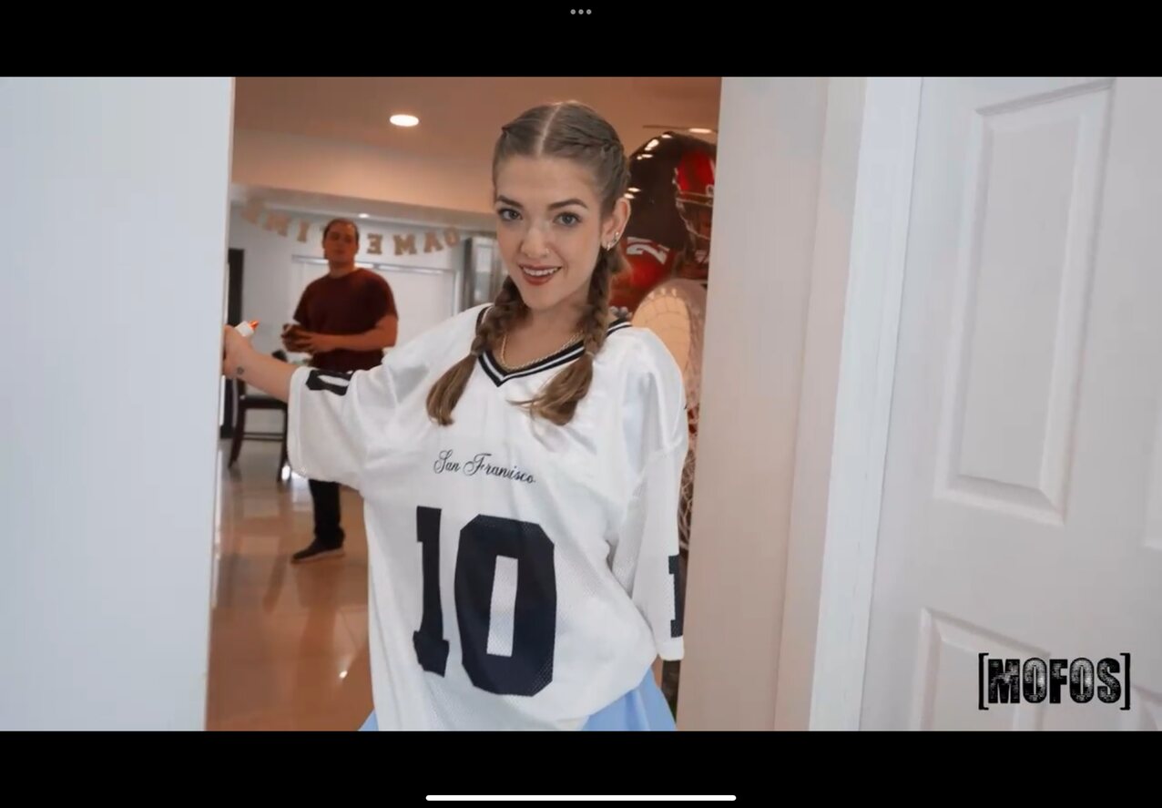 extra teen blonde