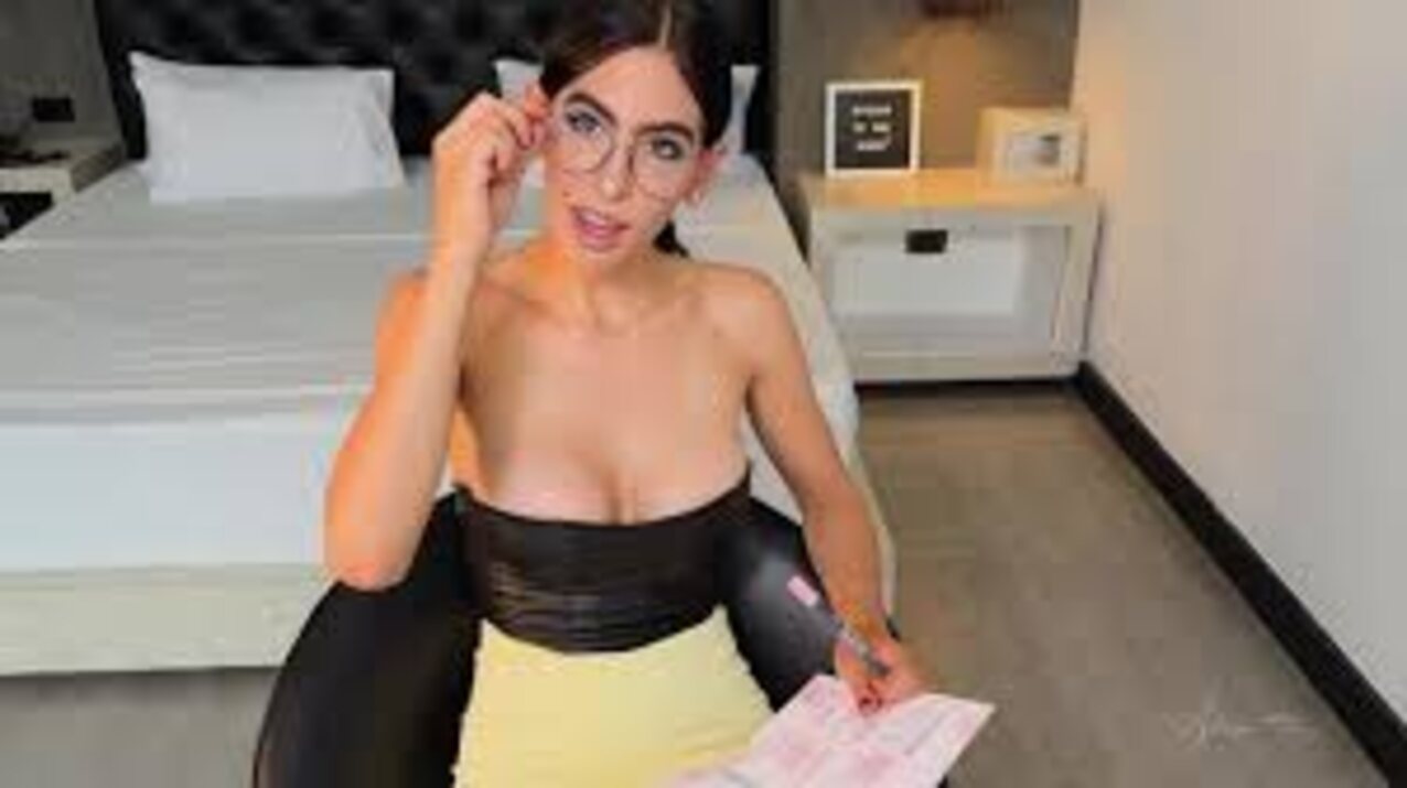 latina glasses hot