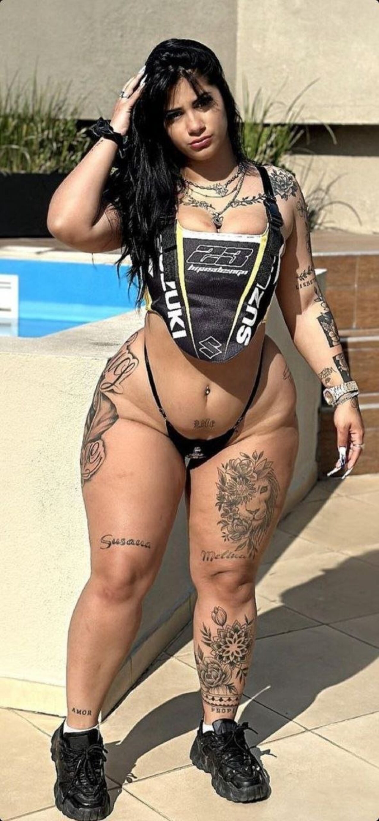 brunette latina thot