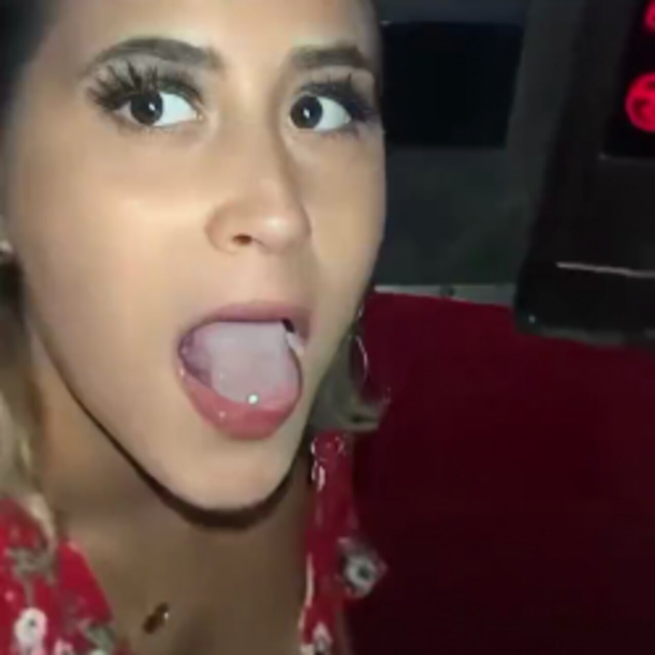 latina gloryhole suck