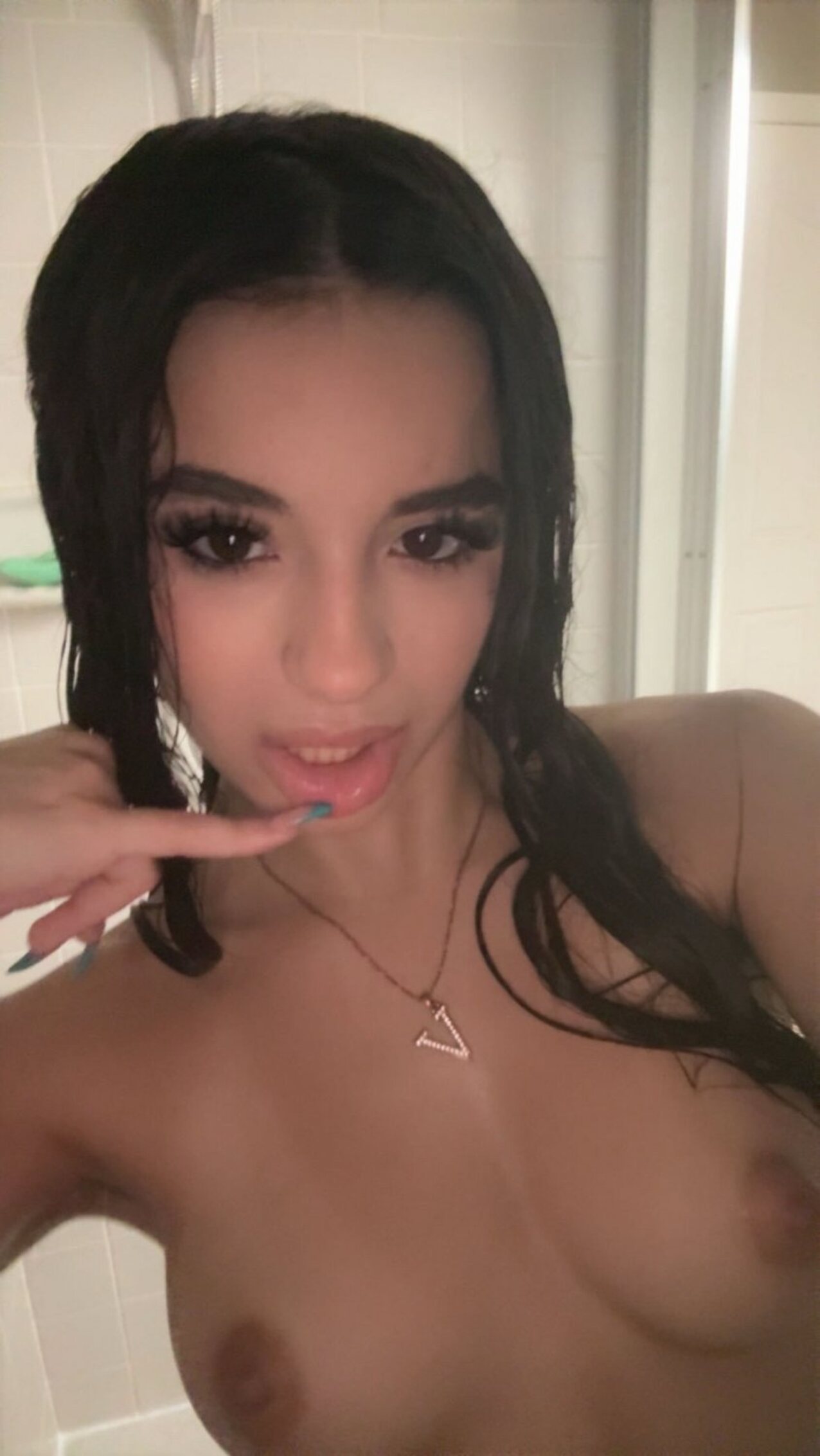 tits soaked hair tanned body