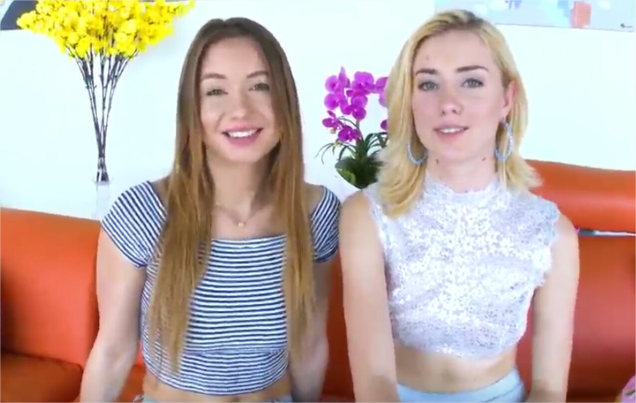 blonde brunette 2 girls