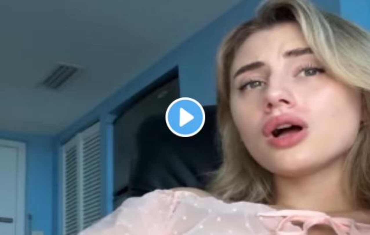 fingering blonde big lips