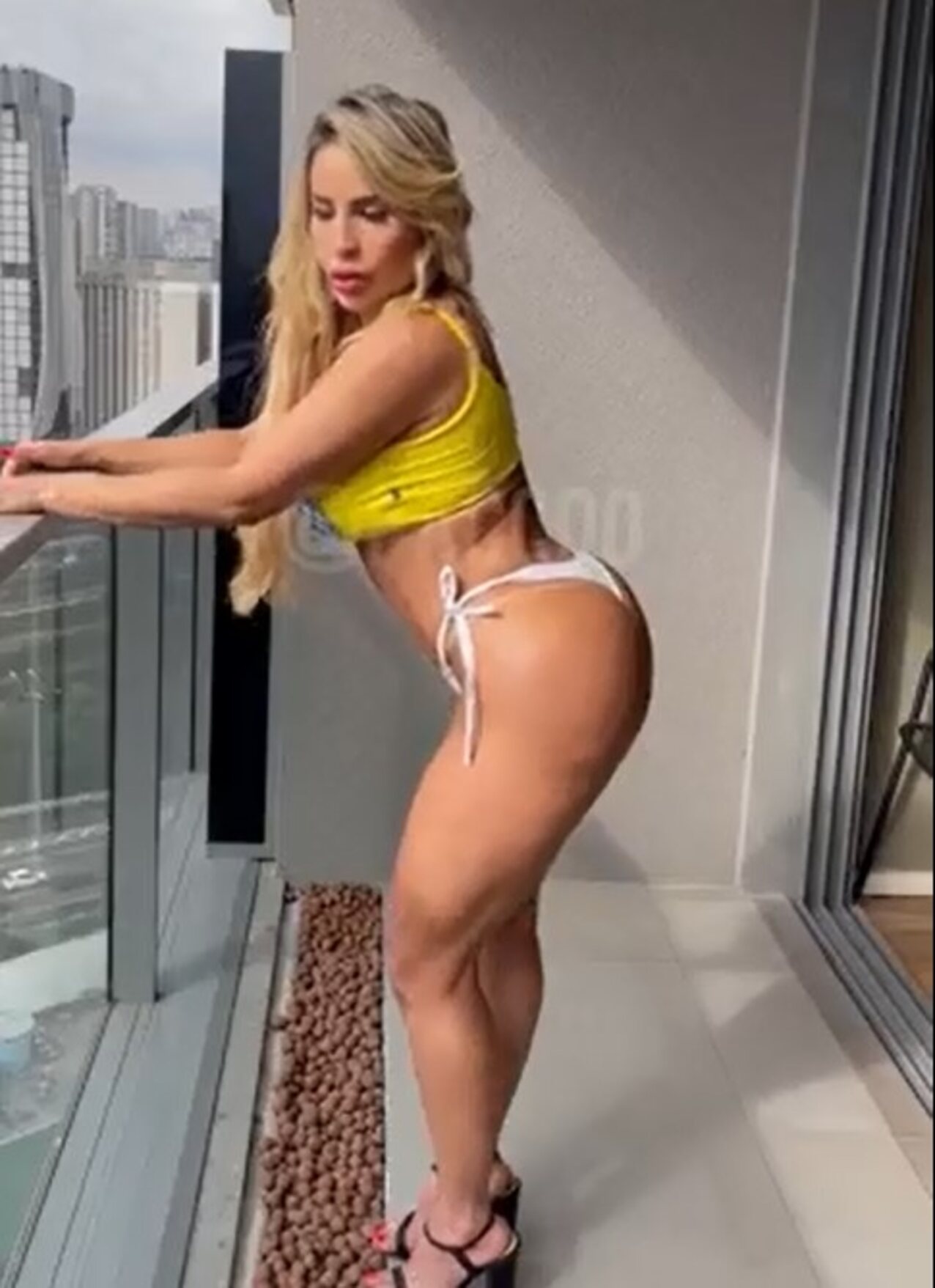 blonde big titis teen