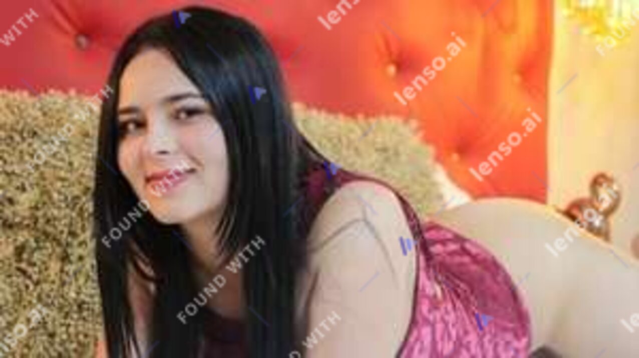 camgirl brunette latin