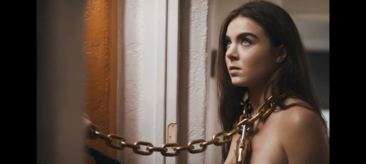 chain deeper brunette