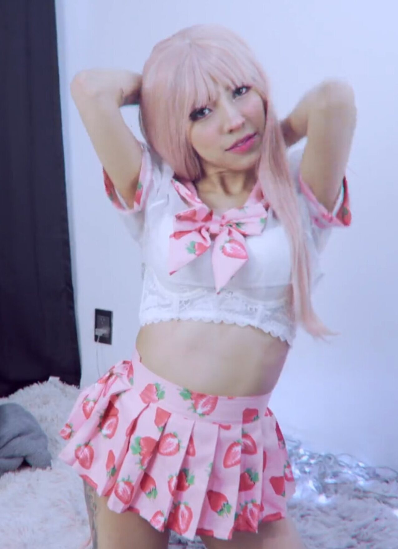 skinny skirt pink hair