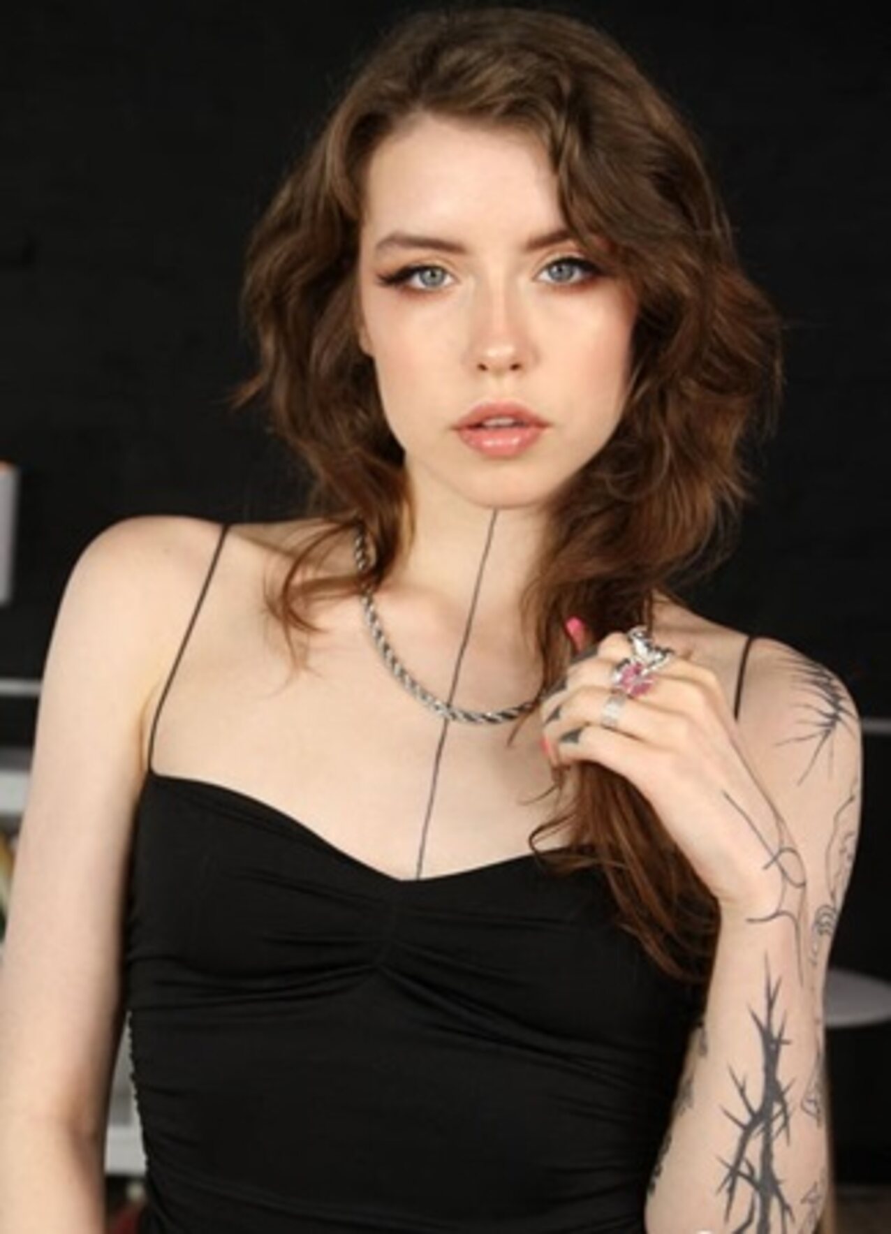tattoos brunette pale