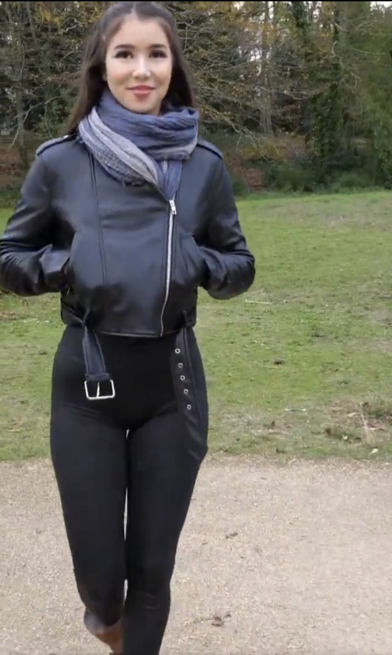 brunette sexy legging