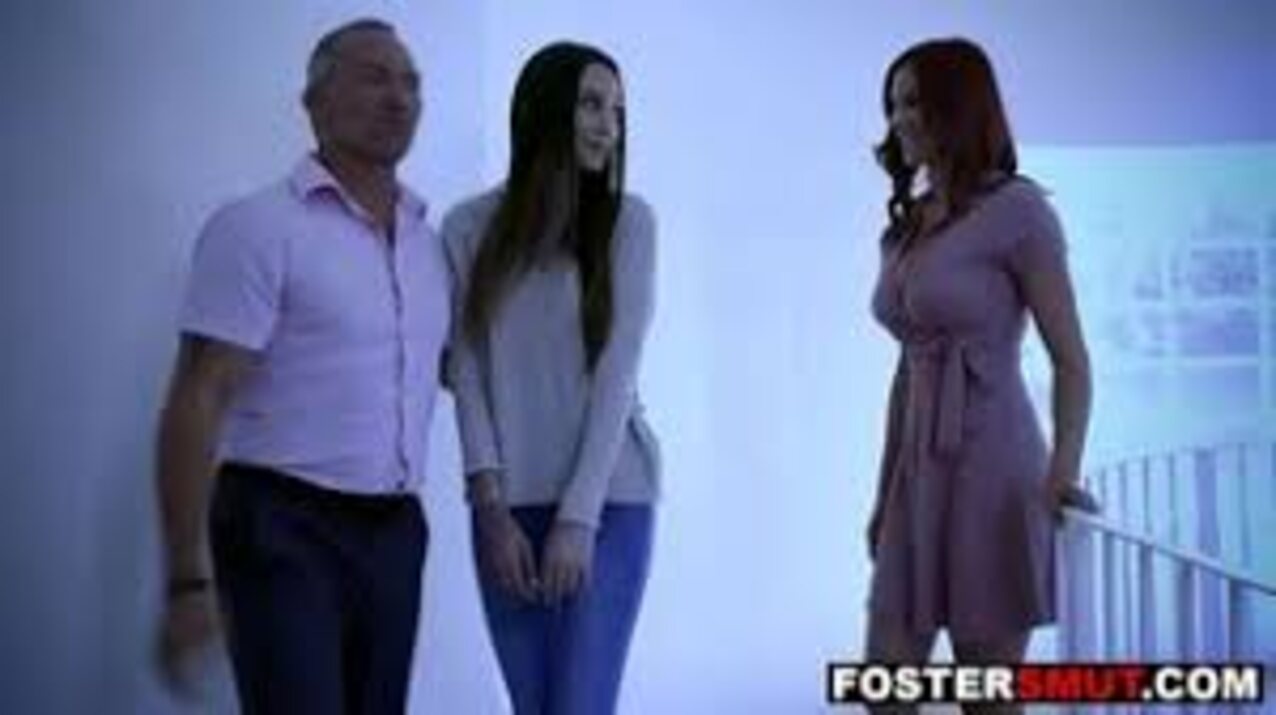 mom dad daughter