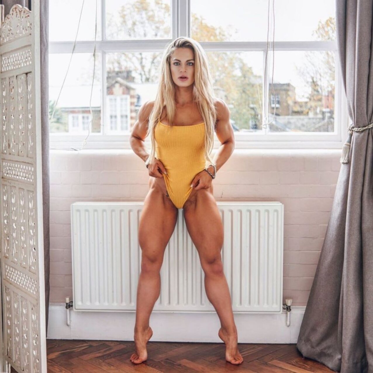 muscles blonde legs